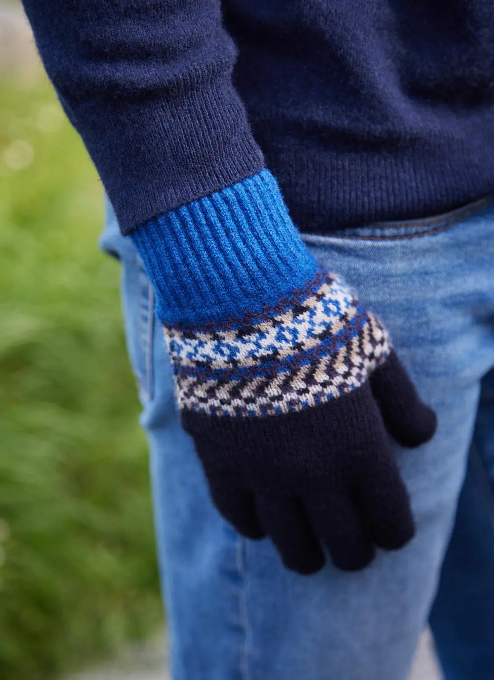 Fair Isle Lochinver Gloves - Image 2
