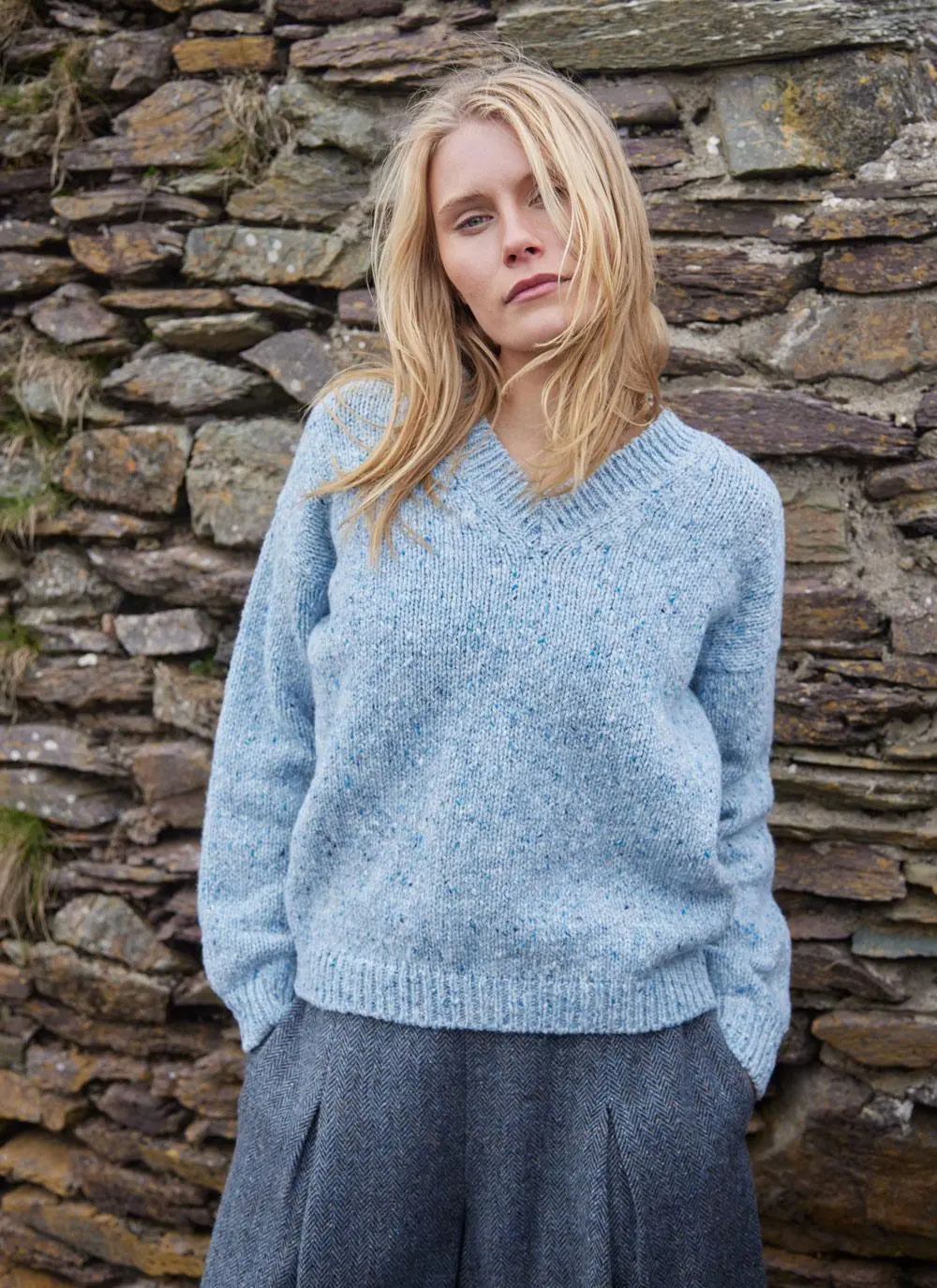 Fisherman Donegal Fleck V-Neck Sweater - Image 5