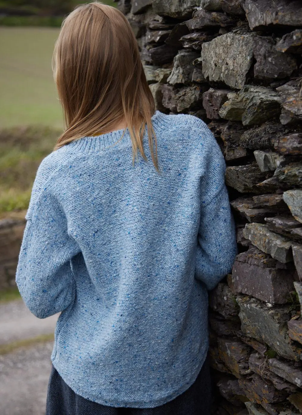 Fisherman Donegal Fleck V-Neck Sweater - Image 4