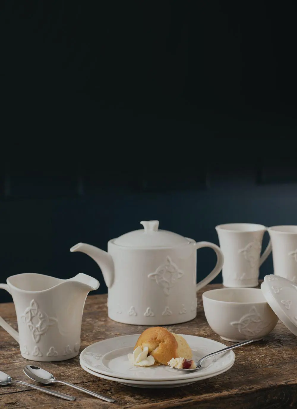 Belleek Trinity Knot Teapot - Image 2