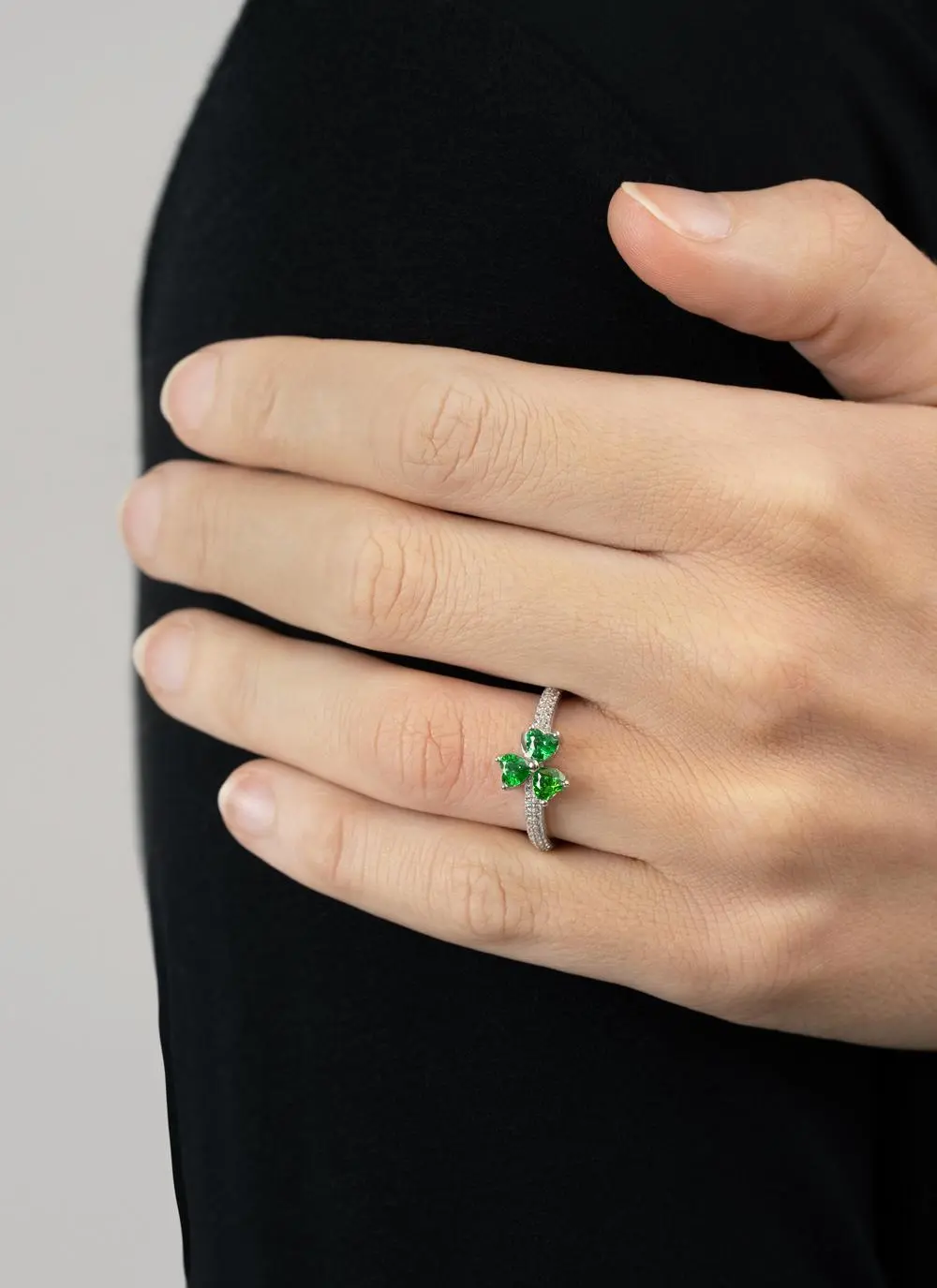 Green Cubic Zirconia Shamrock Ring - Image 4