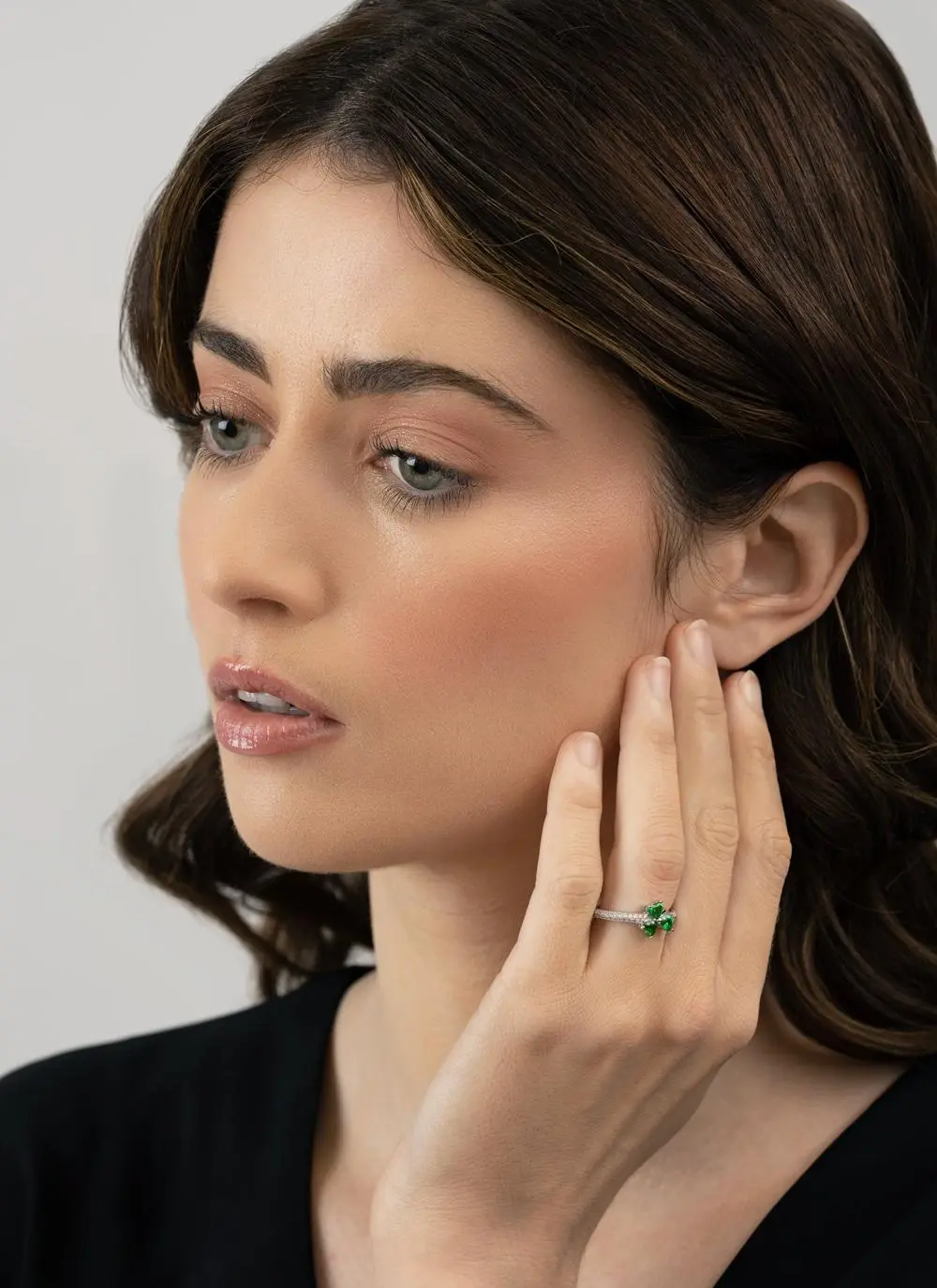 Green Cubic Zirconia Shamrock Ring - Image 3