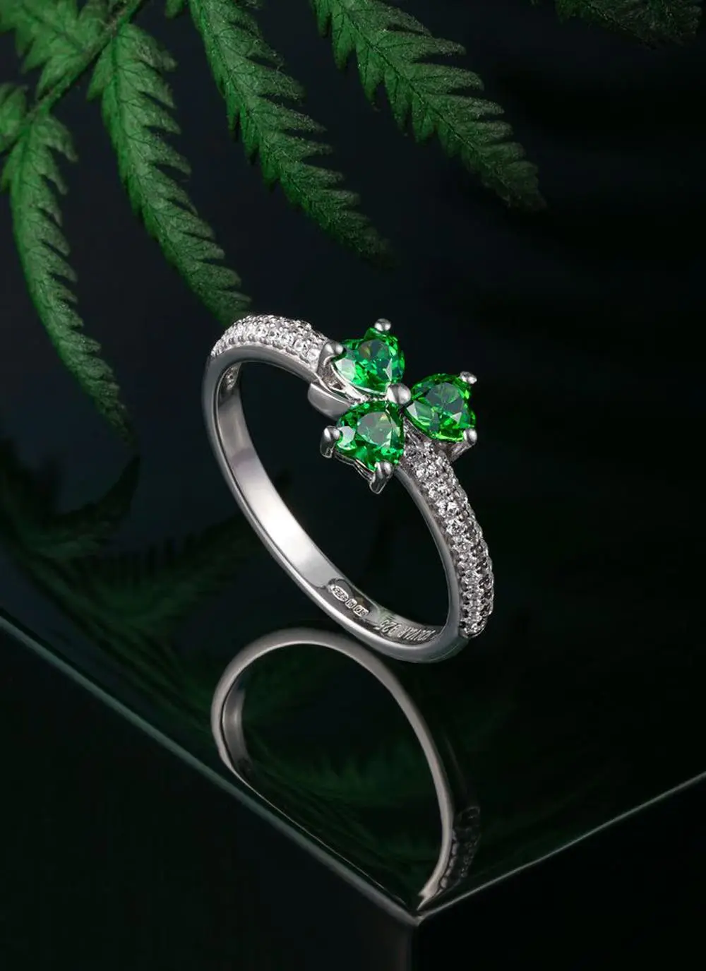 Green Cubic Zirconia Shamrock Ring - Image 5