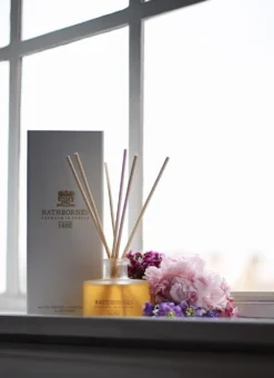 White Pepper, Honeysuckle & Vetivert Reed Diffuser