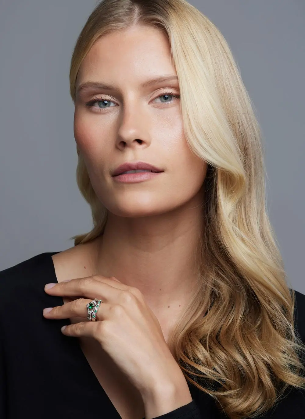 14ct White Gold Diamond & Emerald Stackable Claddagh Engagement Ring - Image 5