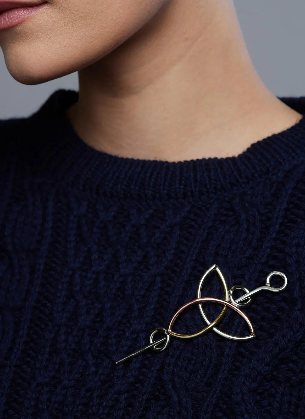 Tri Color Trinity Knot Shawl & Hair Pin - Image 3